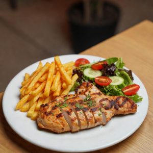 Plat de poulet grillé