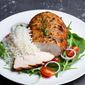 Plat de poulet boucané